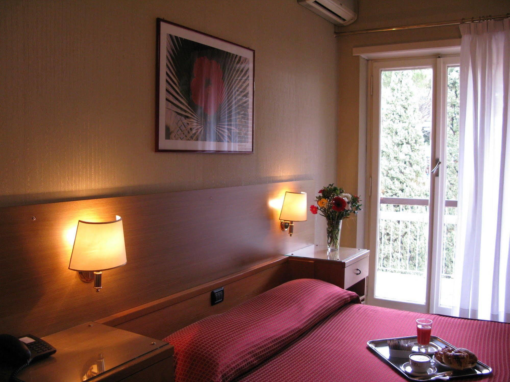 York Hotel โรม ภายนอก รูปภาพ