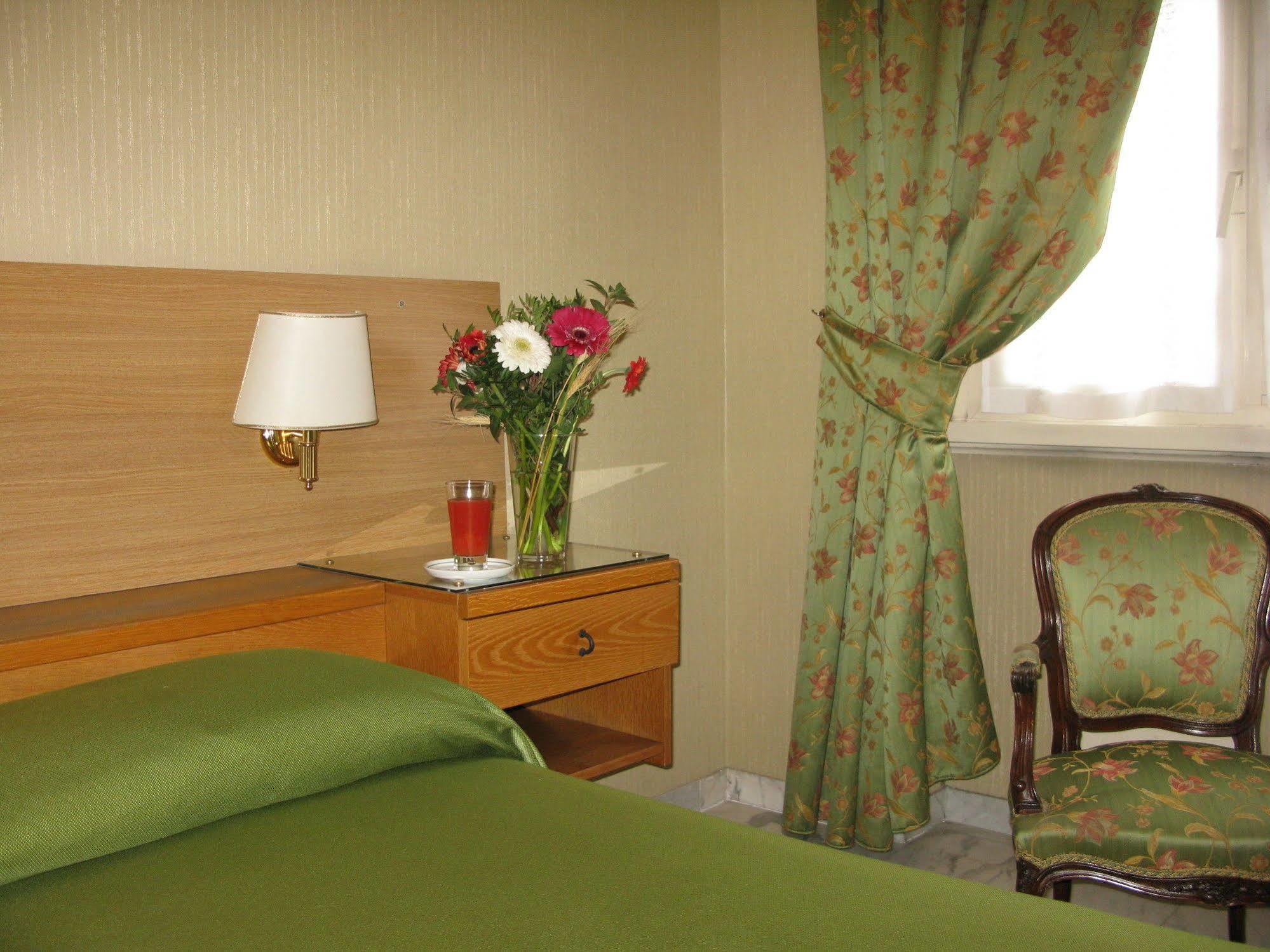 York Hotel โรม ภายนอก รูปภาพ