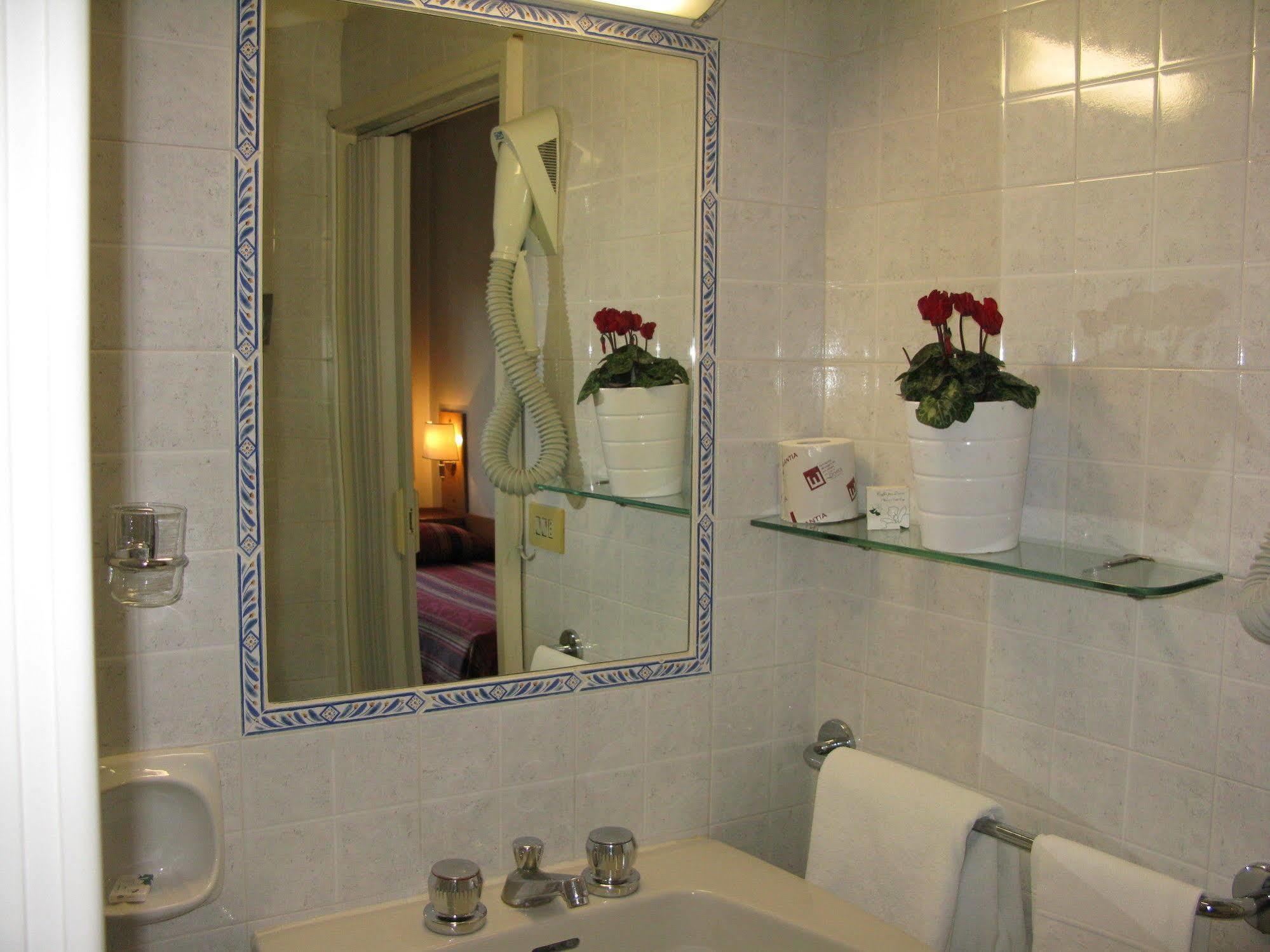 York Hotel โรม ภายนอก รูปภาพ