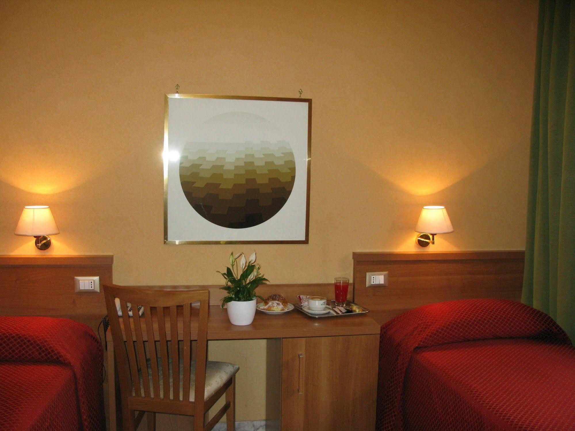 York Hotel โรม ภายนอก รูปภาพ