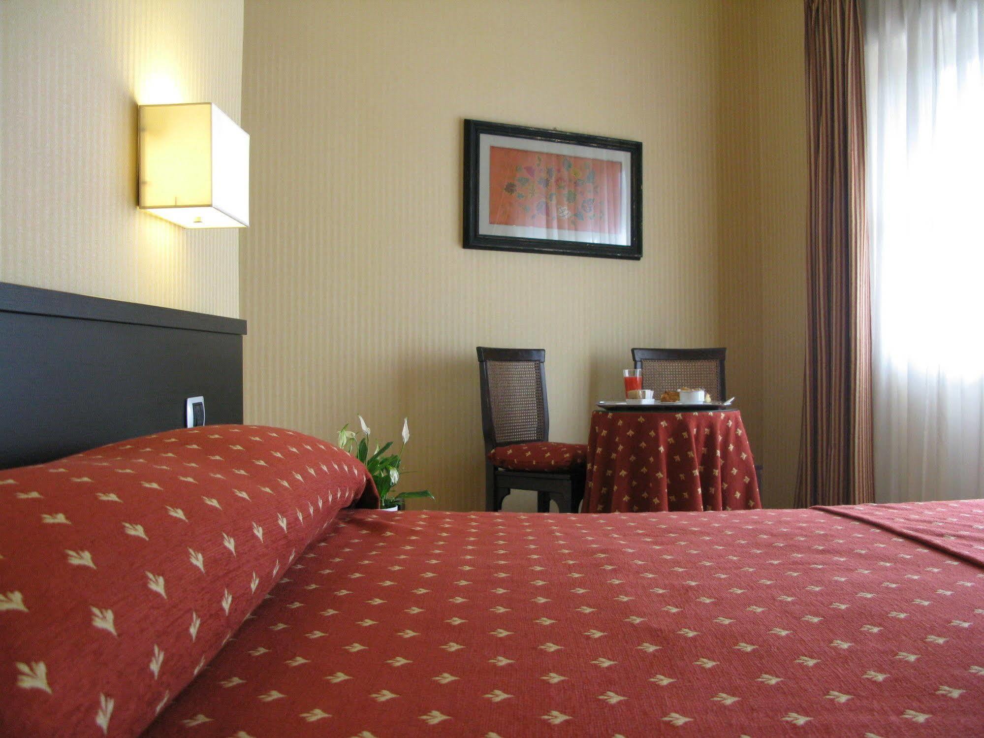 York Hotel โรม ภายนอก รูปภาพ