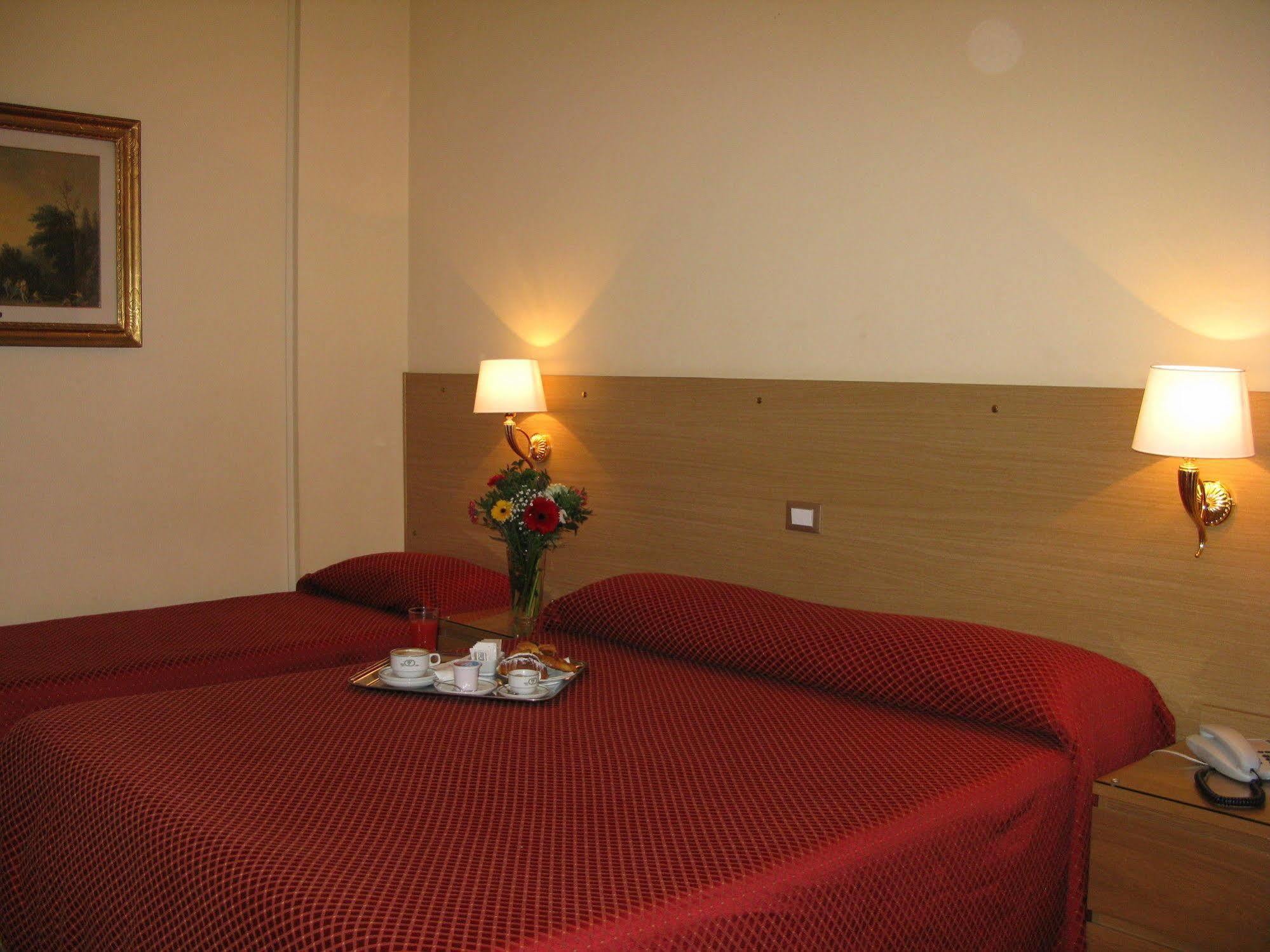 York Hotel โรม ภายนอก รูปภาพ